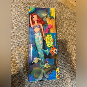 The Little Mermaid Swimming Ariel (NRFB)